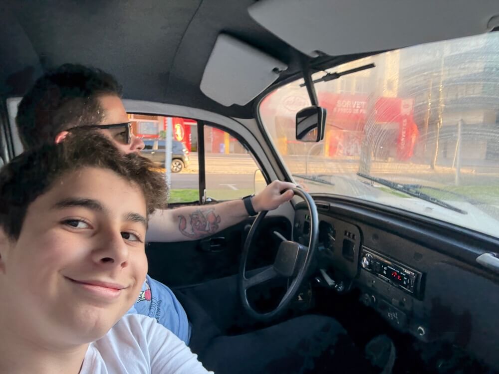 Deds e Tio Baboo numa volta no mesmo Fusca que carregava o gabinete pras lan houses