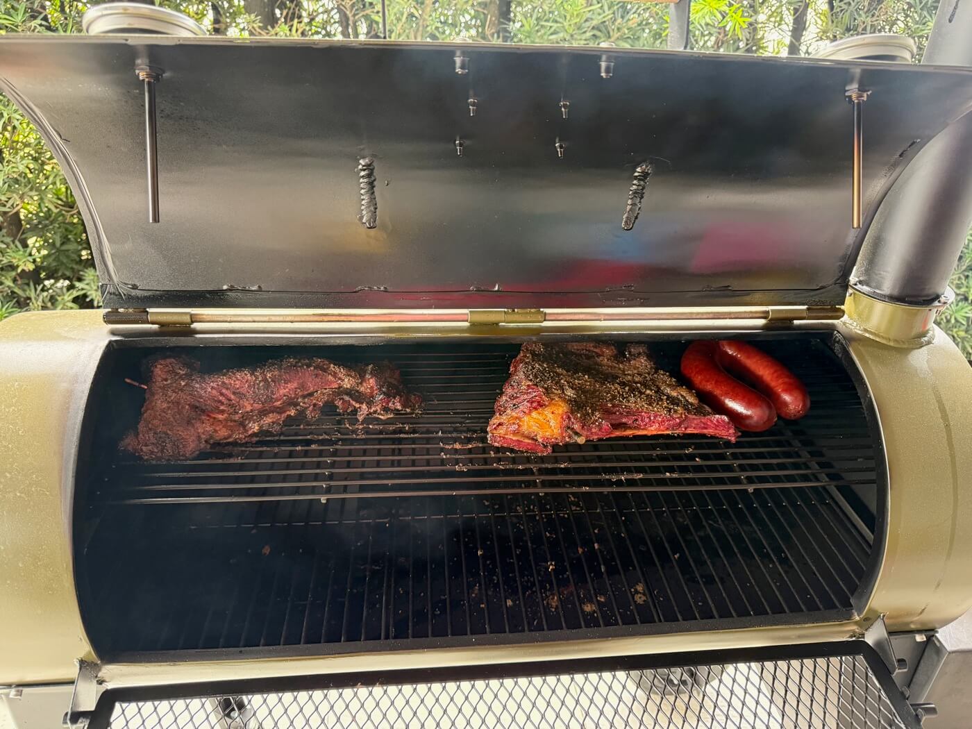 Segunda tentativa: peito bovino e costela do dianteiro e linguiça suína